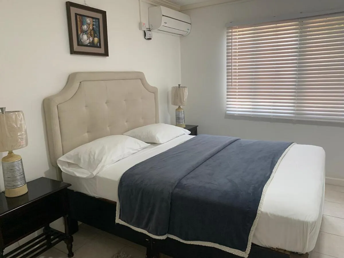 Kingston Serenity Suite - 2Br Gated Escape With Pool Holiday home