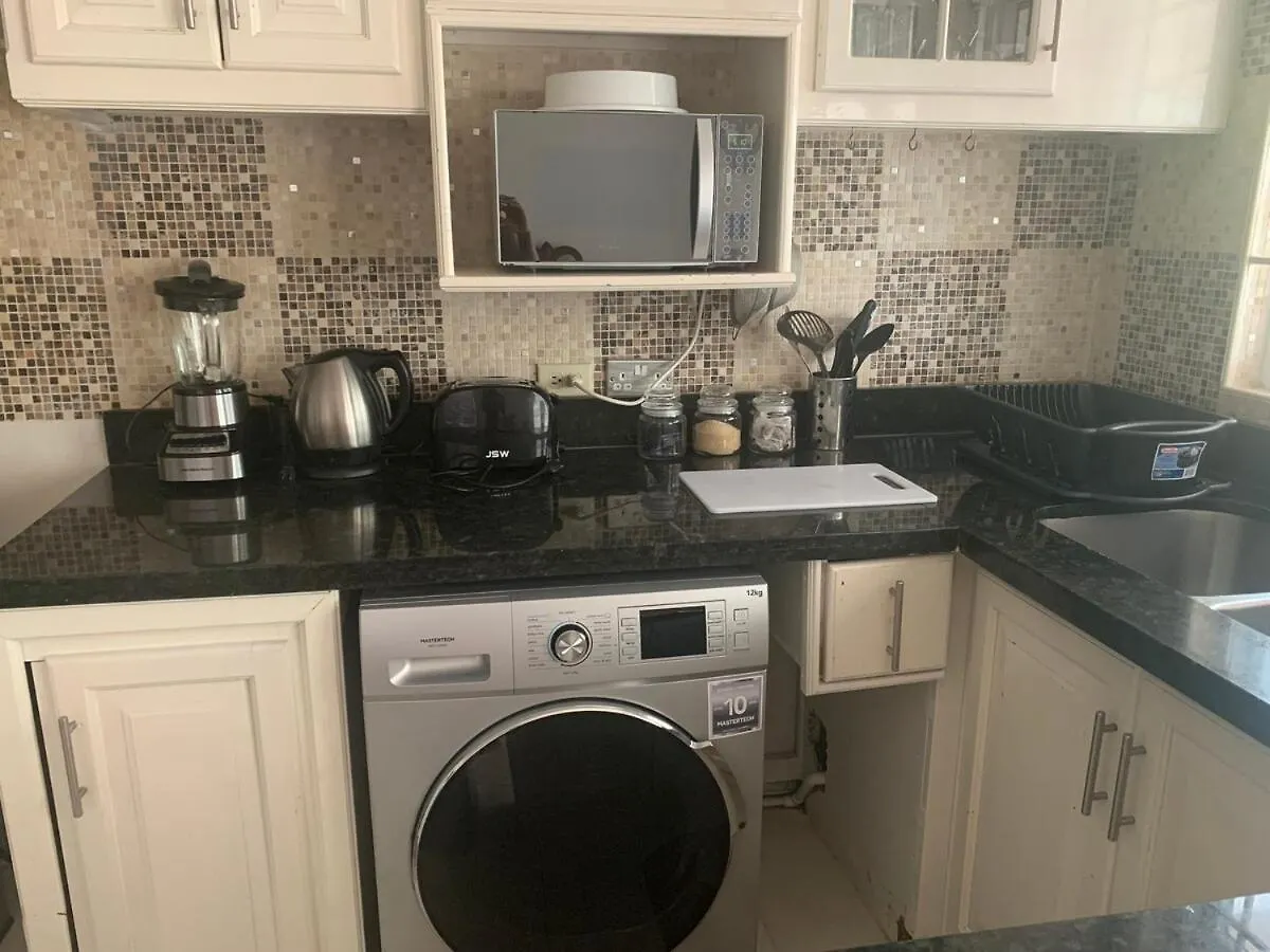 Kingston Serenity Suite - 2Br Gated Escape With Pool