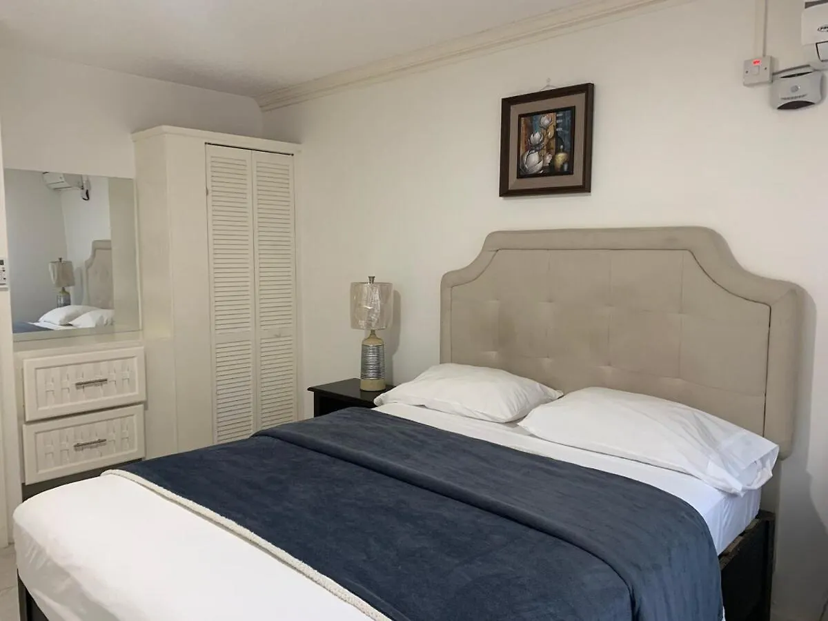 Kingston Serenity Suite - 2Br Gated Escape With Pool