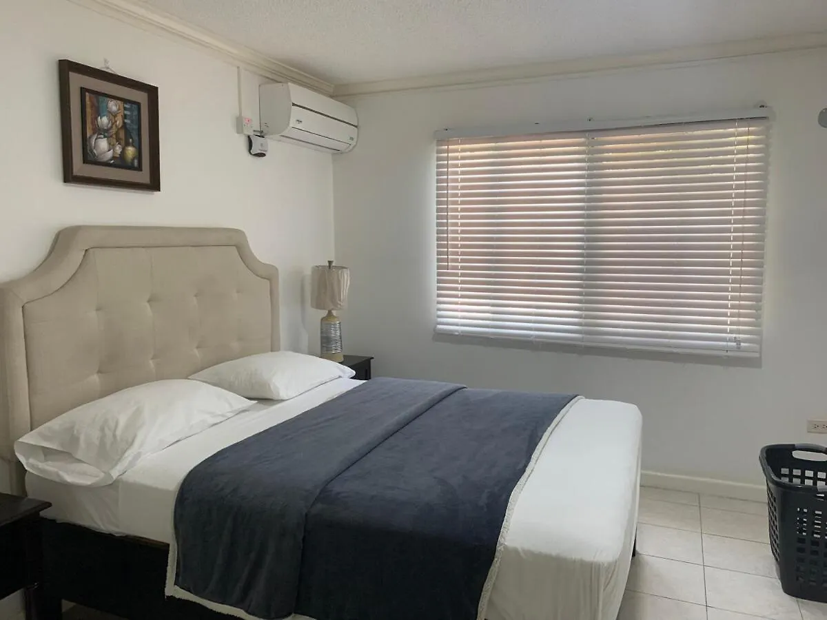 Kingston Serenity Suite - 2Br Gated Escape With Pool 0*,