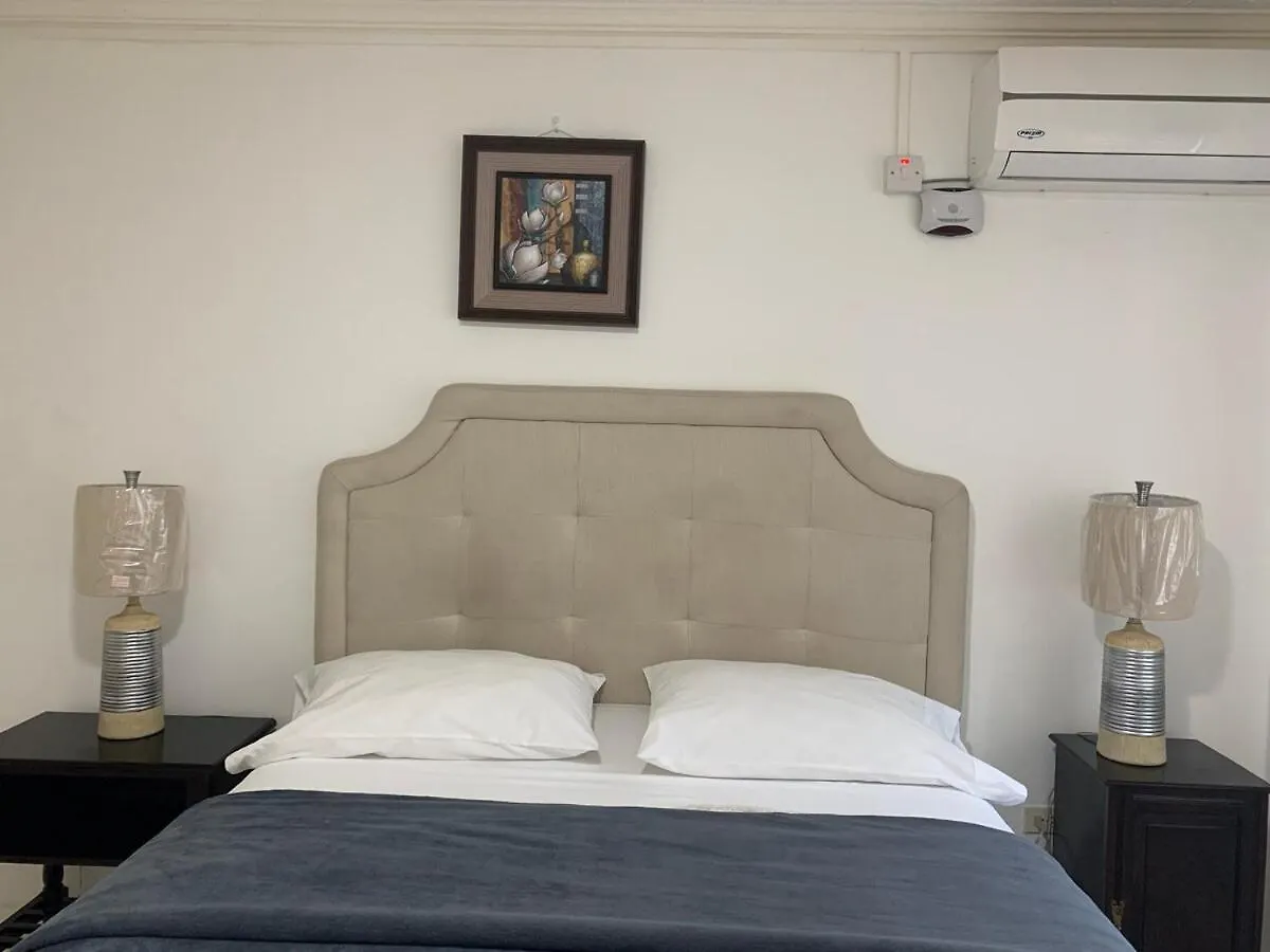 Kingston Serenity Suite - 2Br Gated Escape With Pool Holiday home
