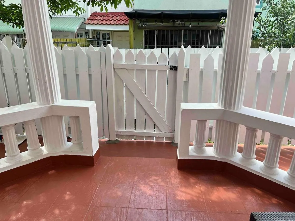 Kingston Serenity Suite - 2Br Gated Escape With Pool