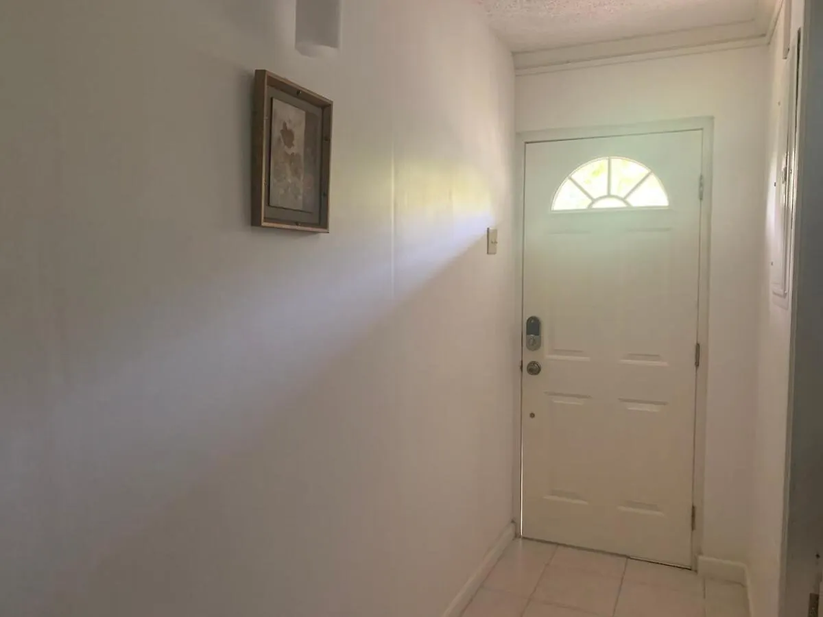 Kingston Serenity Suite - 2Br Gated Escape With Pool Holiday home