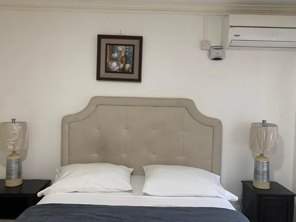 Kingston Serenity Suite - 2Br Gated Escape With Pool 0*,