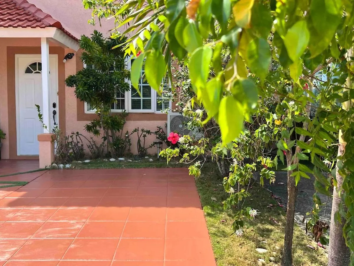 Kingston Serenity Suite - 2Br Gated Escape With Pool
