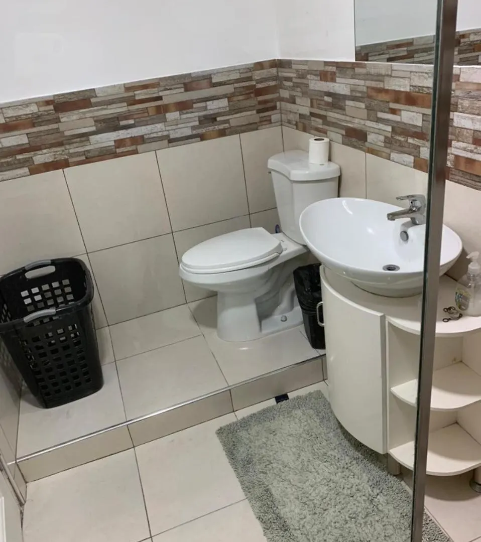 Kingston Serenity Suite - 2Br Gated Escape With Pool